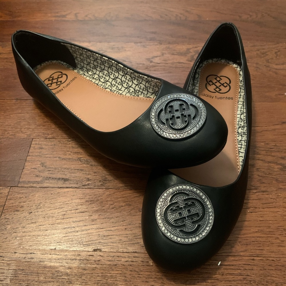 Daisy Fuentes Ricca black flats